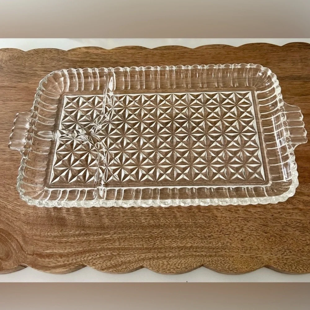 ✨Vintage Pressed Glass Vanity Tray | Perfume & Skincare Display Organizer✨ - Picture 7 of 12